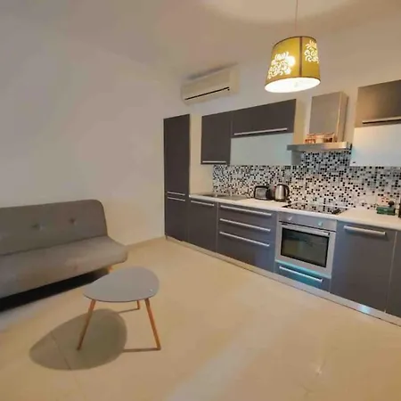 Seaview Apartament *