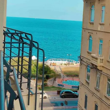 Seaview شقة سليمة