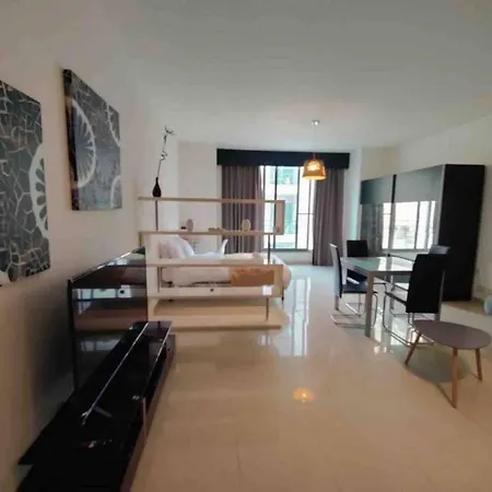 Seaview شقة سليمة